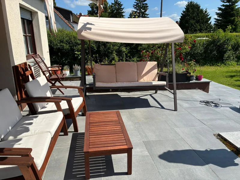 Möbliertes 1 Zimmer-Apartment im Erdgeschoß, mit großem Garten — photo 1
